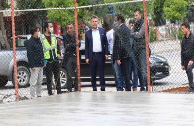 Yenilenen spor alanlarına 904 metreküp beton döküldü